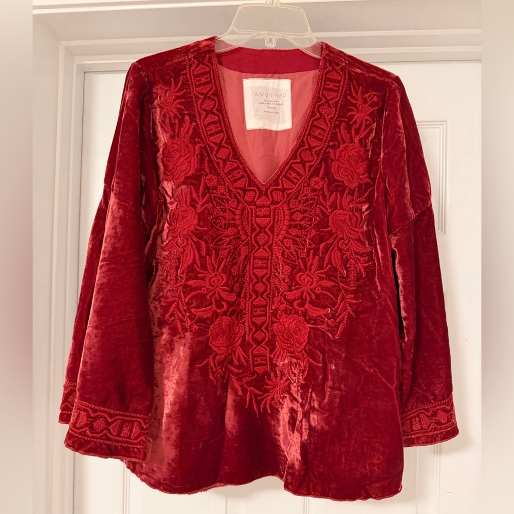 Karyn Seo Carmen 3/4 Bell Sleeve Embroidered Velvet V-Neck Top Size Small
